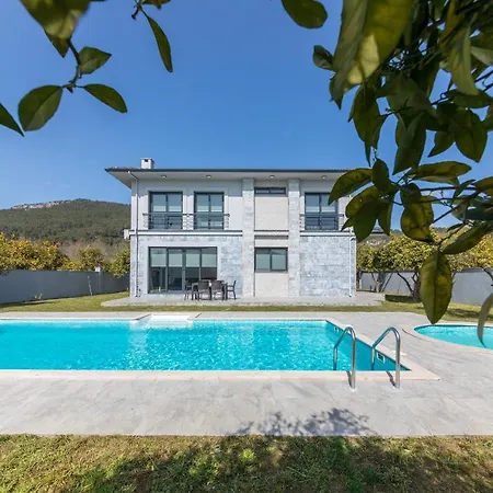 Tanem Atakoy Daily Weekly Villa